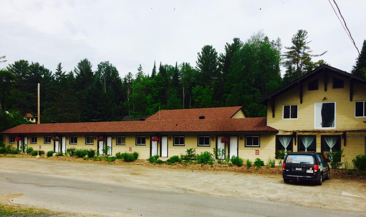 Hotel Attitude Montagne Saint Adolphe D'Howard Exteriér fotografie