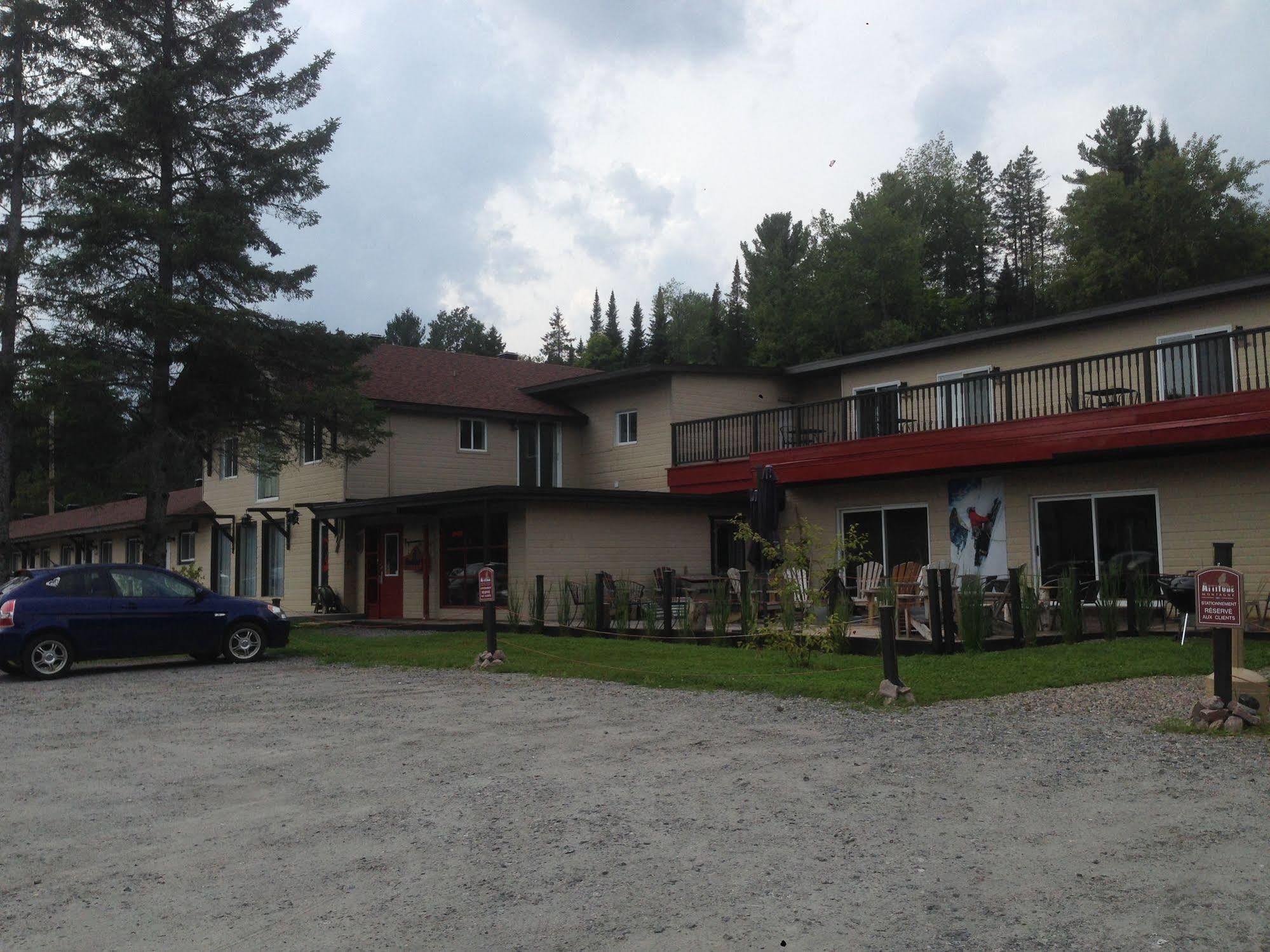 Hotel Attitude Montagne Saint Adolphe D'Howard Exteriér fotografie
